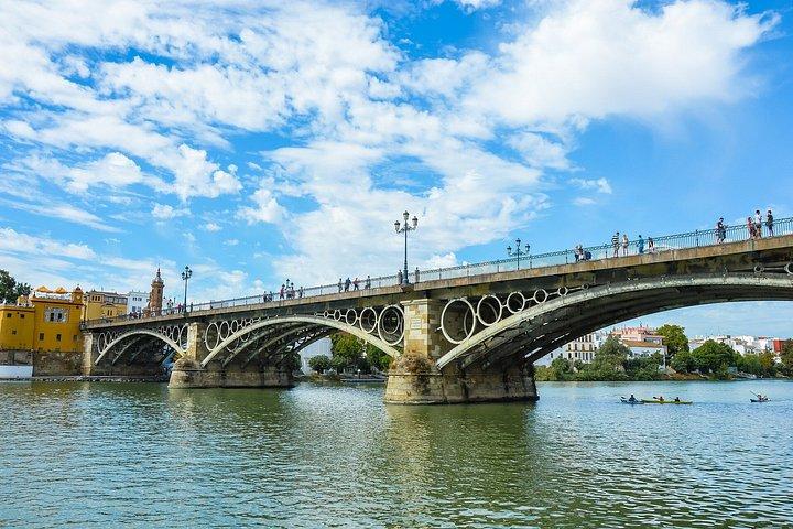 アルカサルとスペイン広場を巡るセビリアプライベートシティツアー