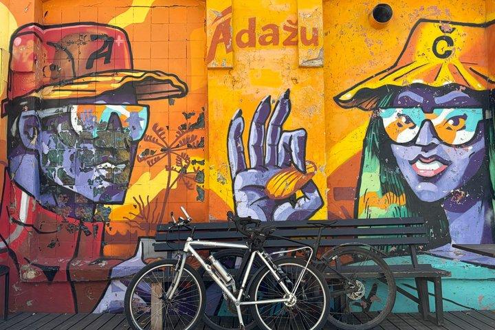Tour en bicicleta Riga más allá del Art Nouveau del casco antiguo y la cultura urbana