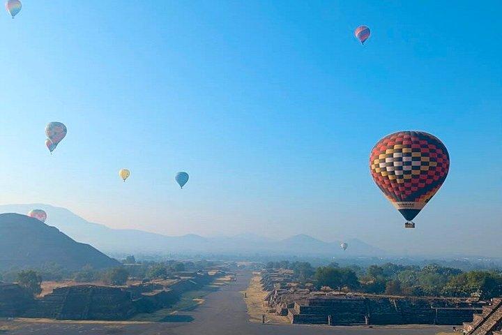 Balloon Ride Over Teotihuacan + Breakfast + Free Time at Pyramids