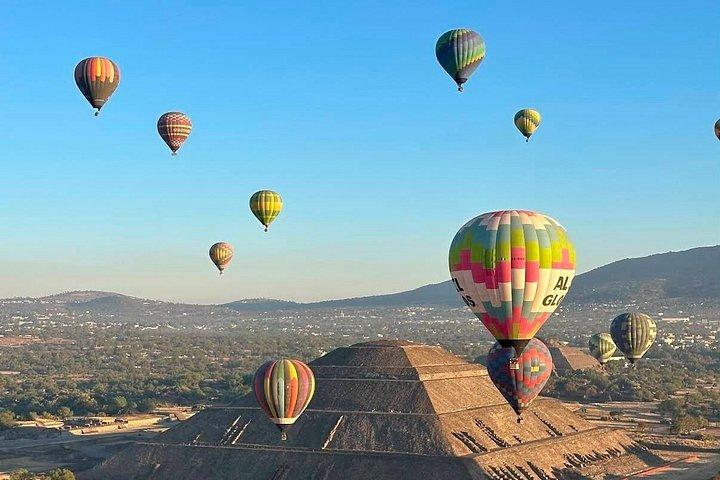 Balloon Ride Over Teotihuacan + Breakfast + Free Time at Pyramids