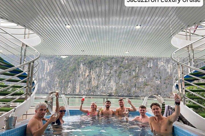 ハロン湾日帰りクルーズ－カヤック、ソンソット洞窟＆ティトップ島