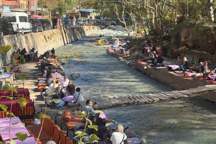 マラケシュ：ウリカ渓谷とアトラス山脈への日帰り旅行