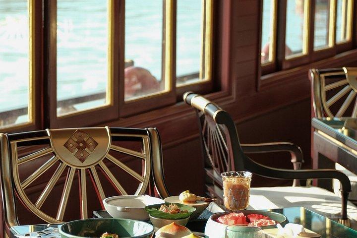 Hue : HueritageによるPerfume Riverでのファインダイニング朝食クルーズ