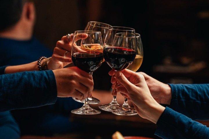 Bologna Versteckte Weinbars und Aperitivo Erlebnis