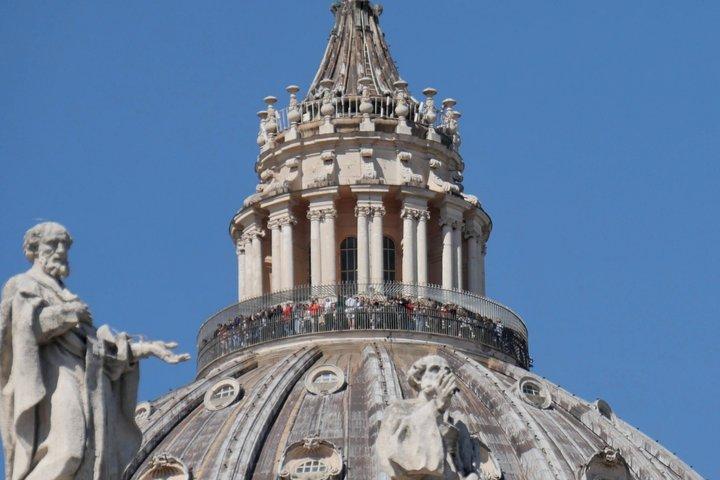 St. Peter Basilica Hosted Eingang mit Kuppelzugang