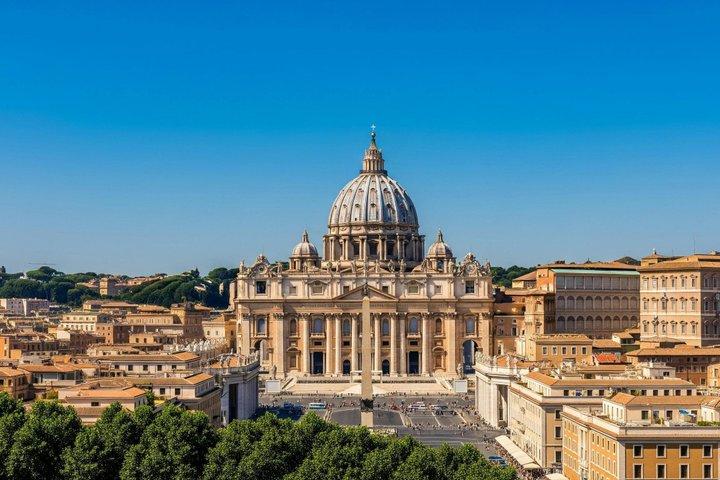St. Peter Basilica Hosted Eingang mit Kuppelzugang