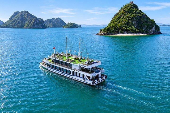 豪華クルーズでハロン湾を泳ぐカヤックハイキング
