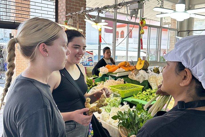 バンタオプーケットのタイ料理教室とマーケットツアーオプション