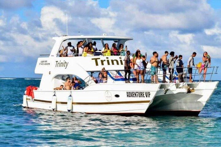 Hip hop catamaran in Punta Cana, snorkelen, feesten en zwembad
