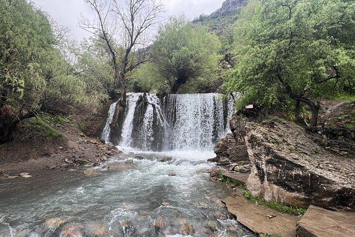 チノーケント・ケーブルカー、チャルヴァク湖ナナイ村の滝