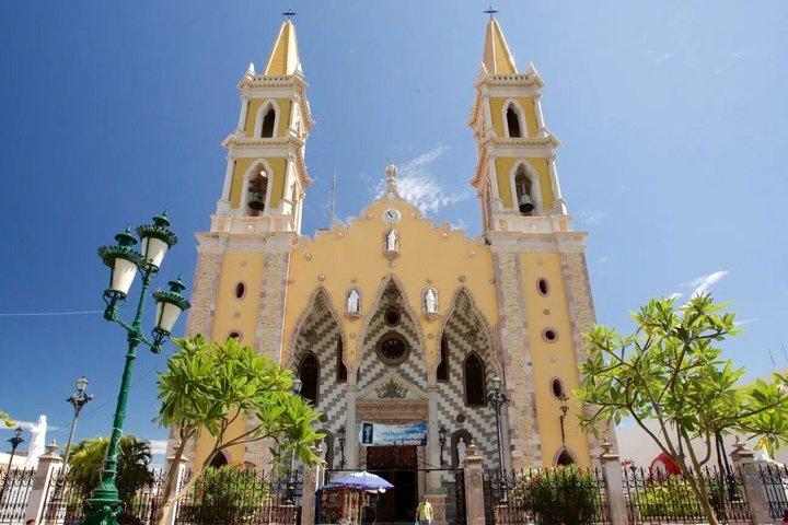 Privéexcursie aan de oever van Mazatlán El Faro en het historische centrum