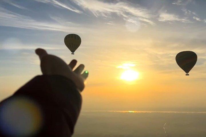 VIP Sunrise Hot Air Balloon upplevelse med frukost i himlen