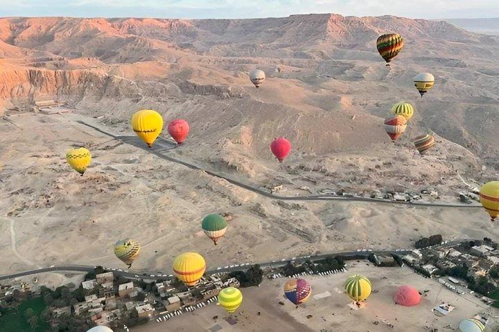 VIP Sunrise Hot Air Balloon upplevelse med frukost i himlen