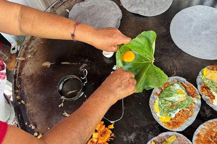 本物のオアハカ文化の食べ物ツアー、地元の人のように食べる。