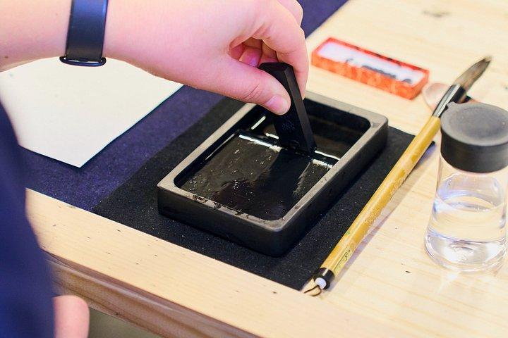 Tokyo: Shinjuku Calligraphy Workshop – Scroll or T-Shirt