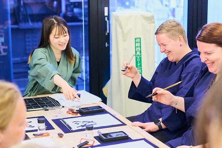 Tokyo: Shinjuku Calligraphy Workshop – Scroll or T-Shirt
