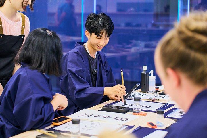 Tokyo: Shinjuku Calligraphy Workshop – Scroll or T-Shirt