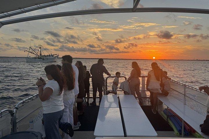 Sunset Extravaganza Cruise with Fireworks Show