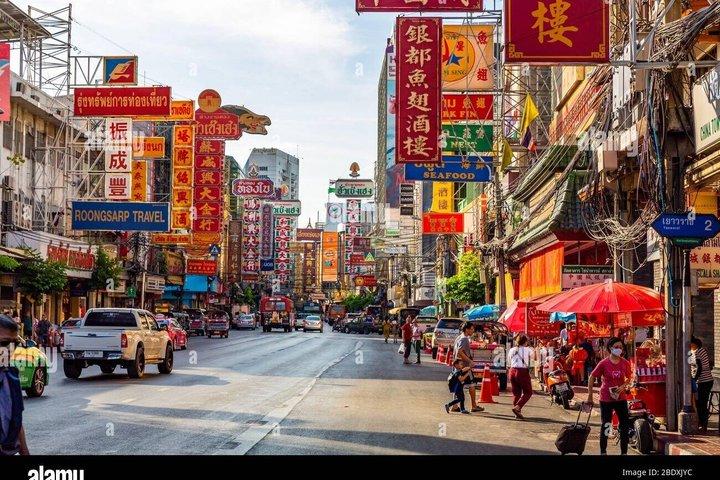 4 Hour Walking Tour to Chinatown Little India and Arab Streets