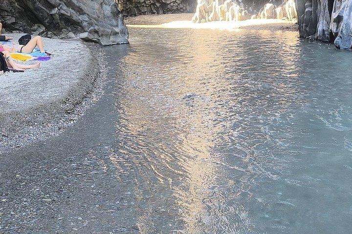 アルカンタラ渓谷のプライベートツアーと典型的な村の訪問