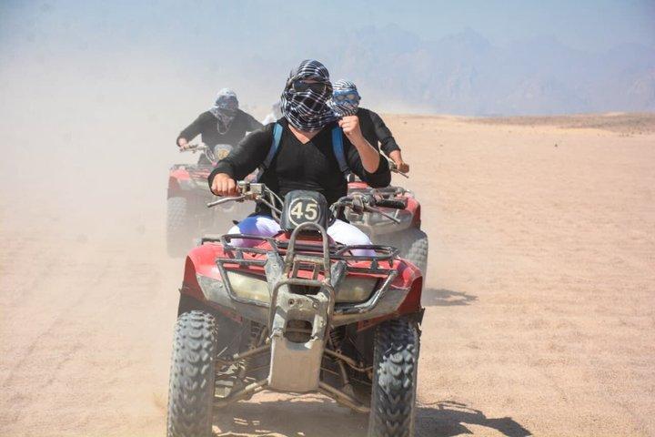 ATVバギーとベドウィンビレッジで行くフルガダ・スーパーサファリ