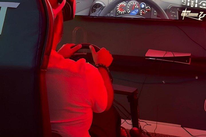 シャーロットで1時間のレースカーまたはフライトシミュレーター体験