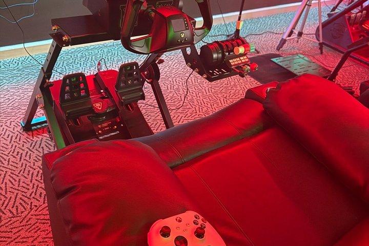 シャーロットで1時間のレースカーまたはフライトシミュレーター体験