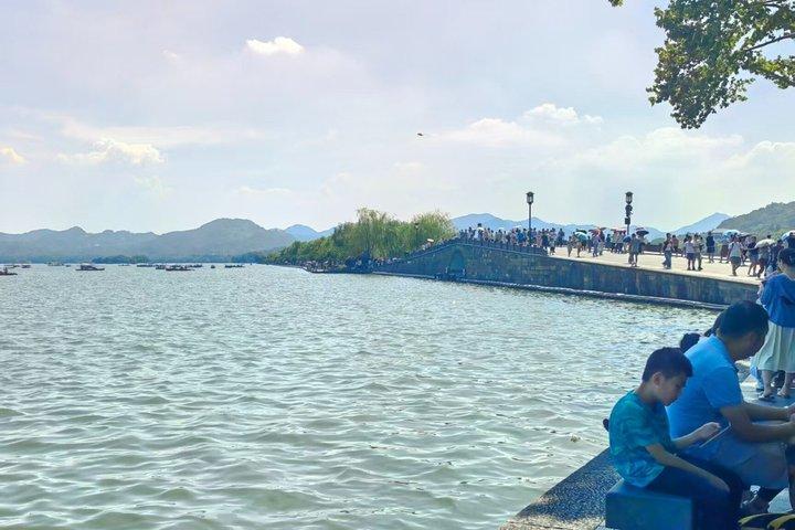西湖と霊隠寺の杭州世界遺産ツアー