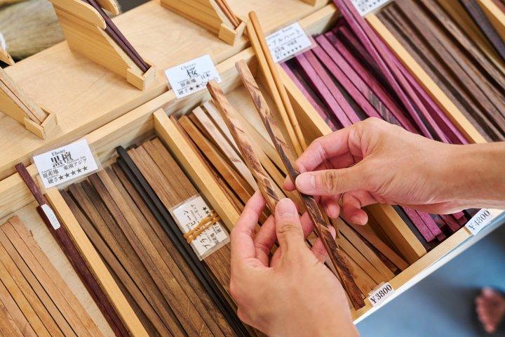 Tokyo Asakusa Chobstick Making Workshop con la gente del posto