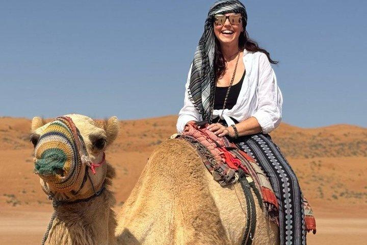 ワディ・バニ・ハリドとワヒバ砂漠のサンセットウォッチング