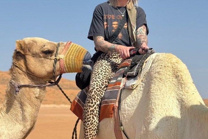 ワディ・バニ・ハリドとワヒバ砂漠のサンセットウォッチング