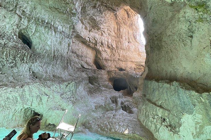 ザキントスプライベート難破船＆青の洞窟クルーズ（現地船長付き）