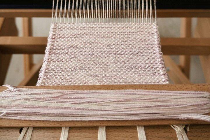 京都：マインドフル織りとお守り作り