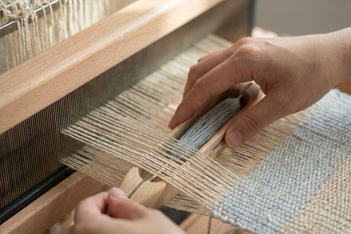 京都：マインドフル織りとお守り作り