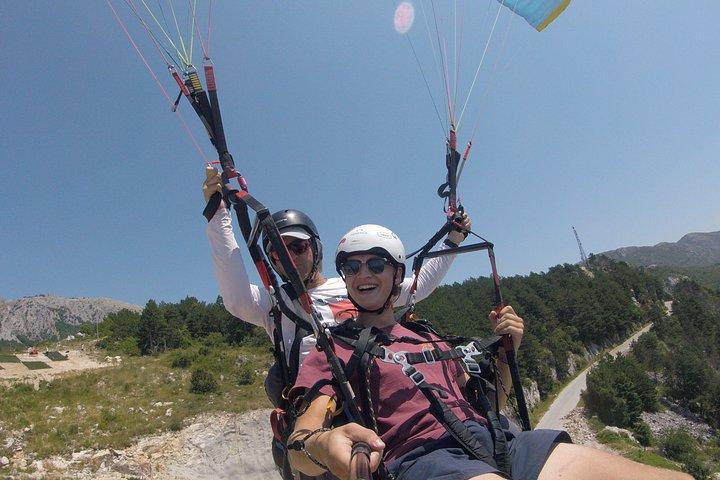 Budva : インストラクターとタンデムパラグライダー初体験