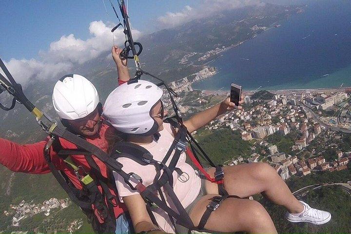 Budva : インストラクターとタンデムパラグライダー初体験