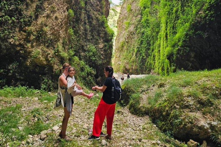 Hoteller i nærheden af Waterfalls and Caves Velce Village