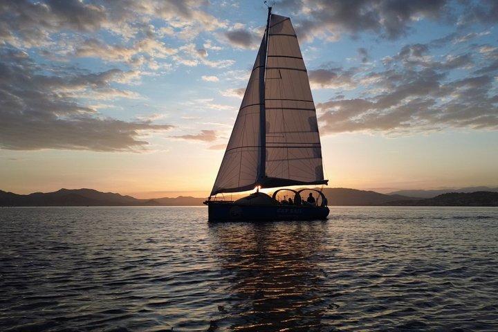 Sunset sejltur med aperitif på øen