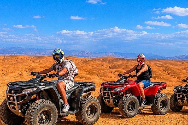 クワッドバイクとラクダ乗り付きのマラケシュ砂漠ディナーショー