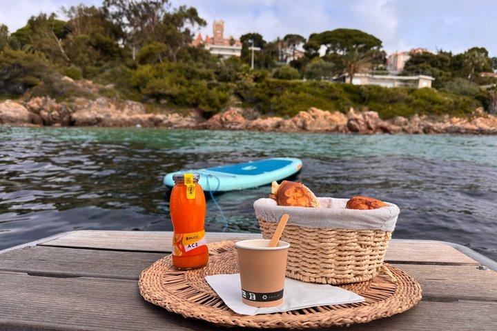 Antibes : セーリングボート旅行（朝食、シュノーケリング、パドル付き）