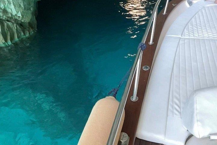 ソレント発、プロセッコとスナック付きのプライベートサンセットクルーズ