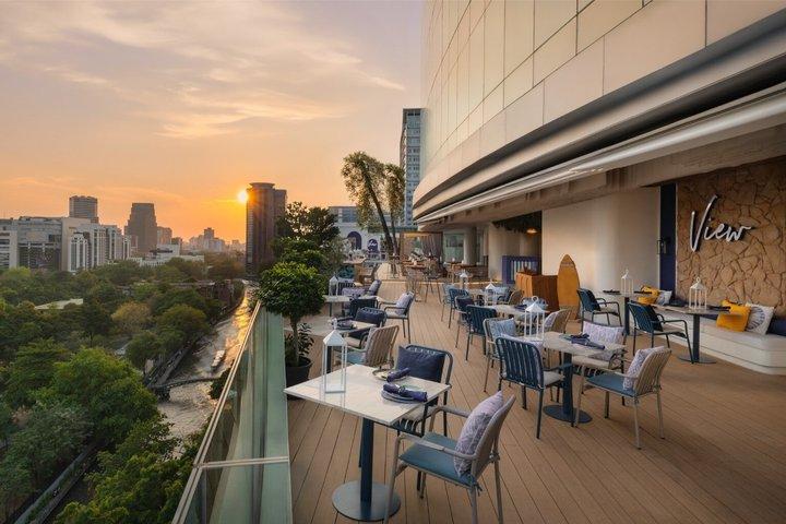 Experiência de jantar no telhado com vistas do Cityscape