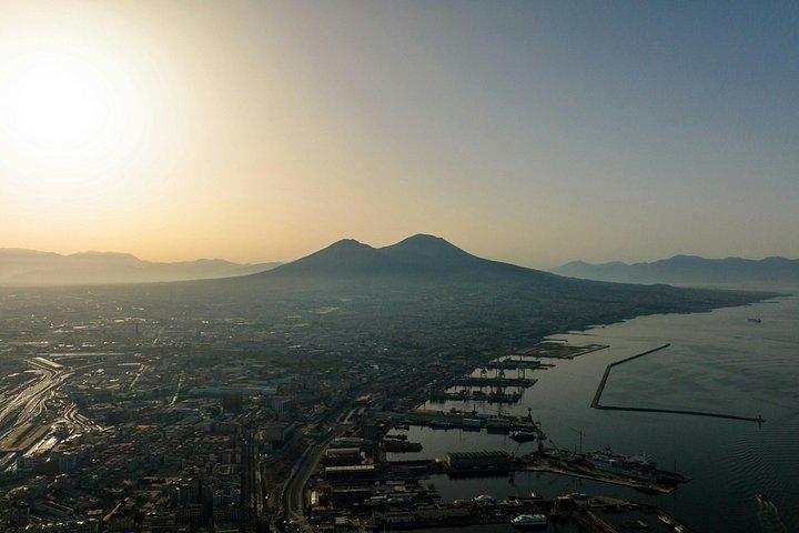 ナポリ空港からホテルおよび港駅までの専用送迎サービス