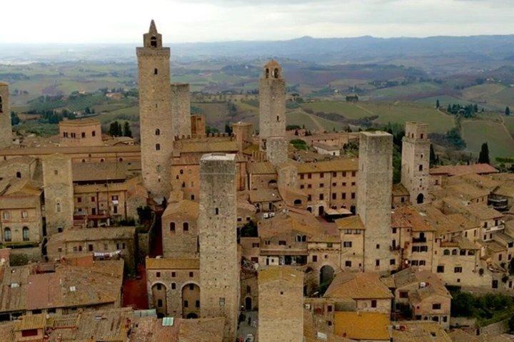 Vin, gelato & ost i San Gimignano fra Firenze [MAX 8pp]