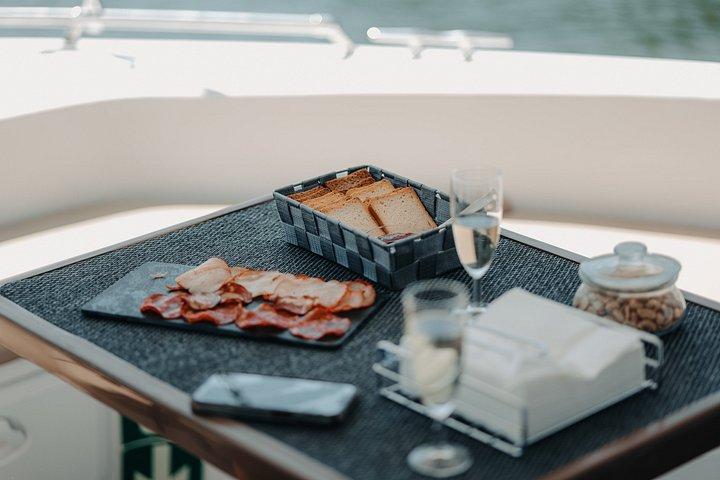 ポルトから：2つのワイナリーでの試飲、シェフランチ、ボートツアー