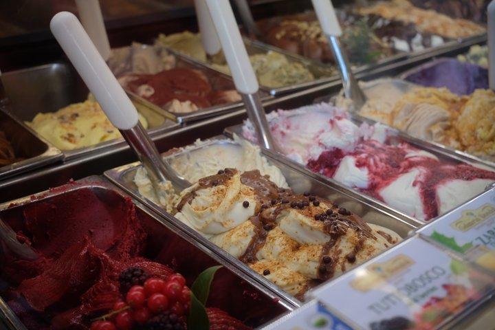 Vin, gelato & ost i San Gimignano fra Firenze [MAX 8pp]