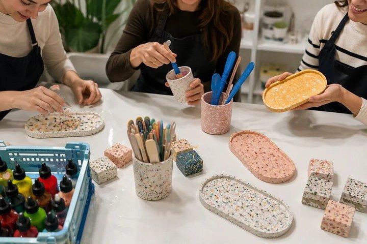 Erstellen Sie ein Terrazzo Tablett in Mailand mit Getränken und Snacks