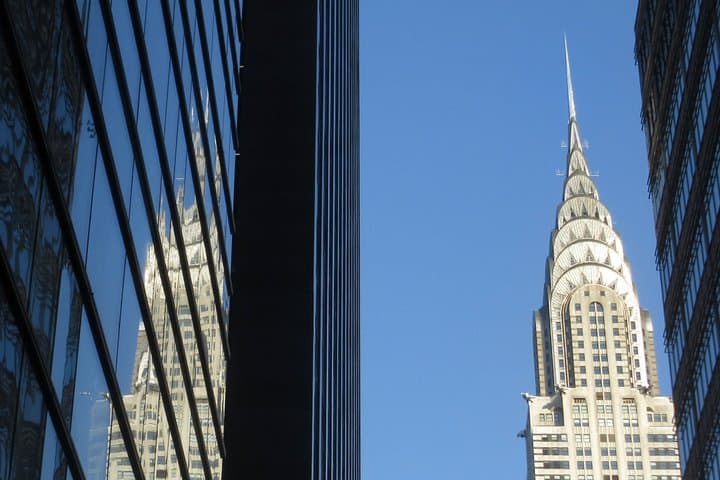 Private New York Tour: Iconic Manhattan & Neighborhood Contrasts
