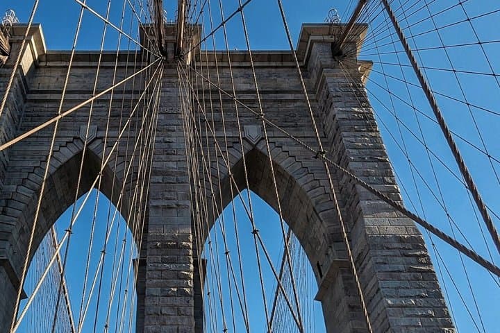 Private New York Tour: Iconic Manhattan & Neighborhood Contrasts