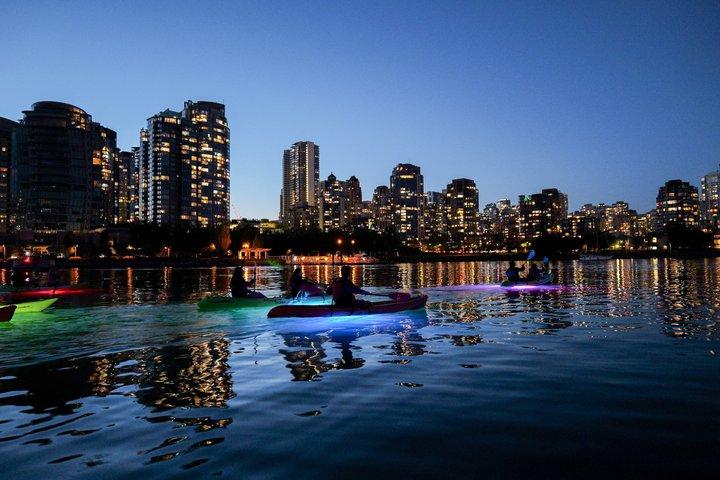 Light the Night Kayak tur i Vancouver